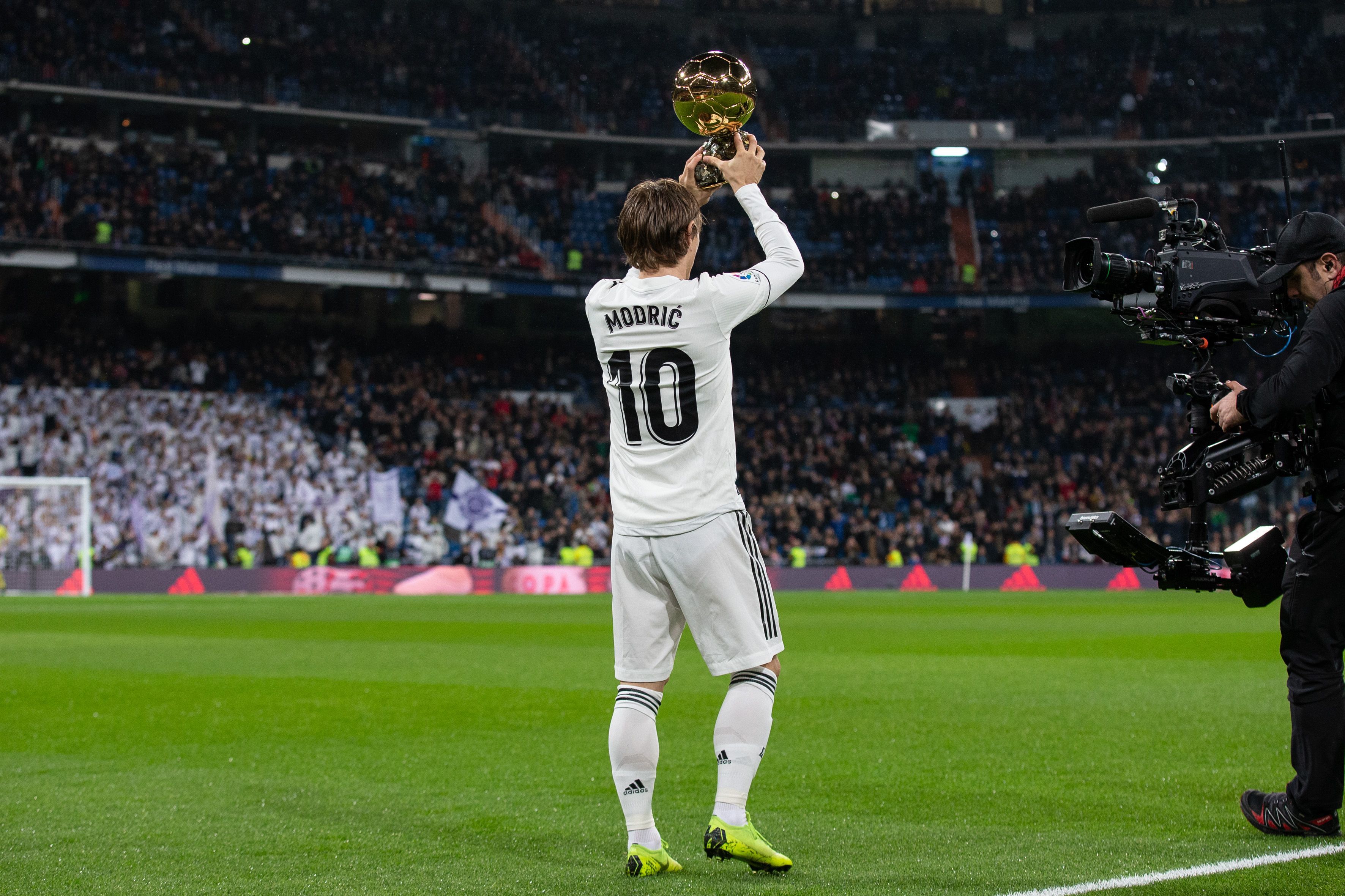 毕竟也只是一名二年级球员，勇士应该给后场新星多一些耐心？