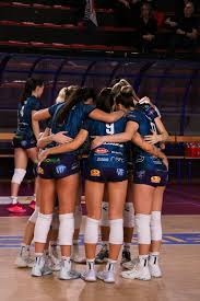 詹皇补篮绝杀，湖人反超灰熊紧咬掘金，快船力克尼克斯，反超勇士